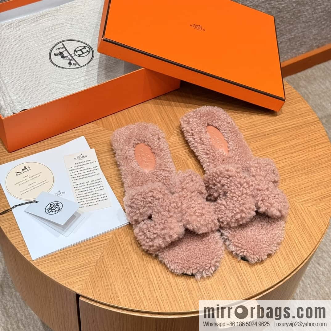 HERMES 181 Oran sandals, Naked pink/woolskin