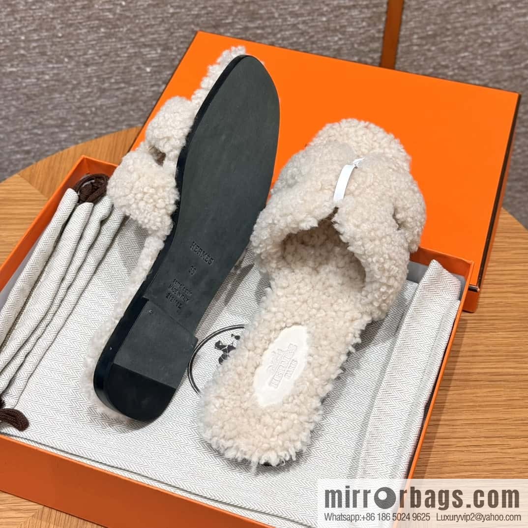 HERMES 181 Oran sandals, milkshake white/Craie wool/woolskin