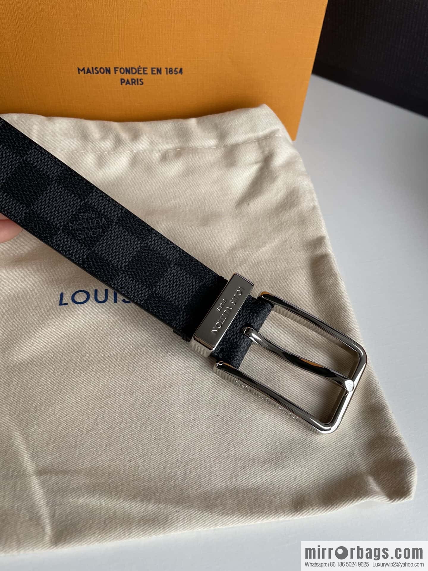 LV -35mm wide calfskin belt