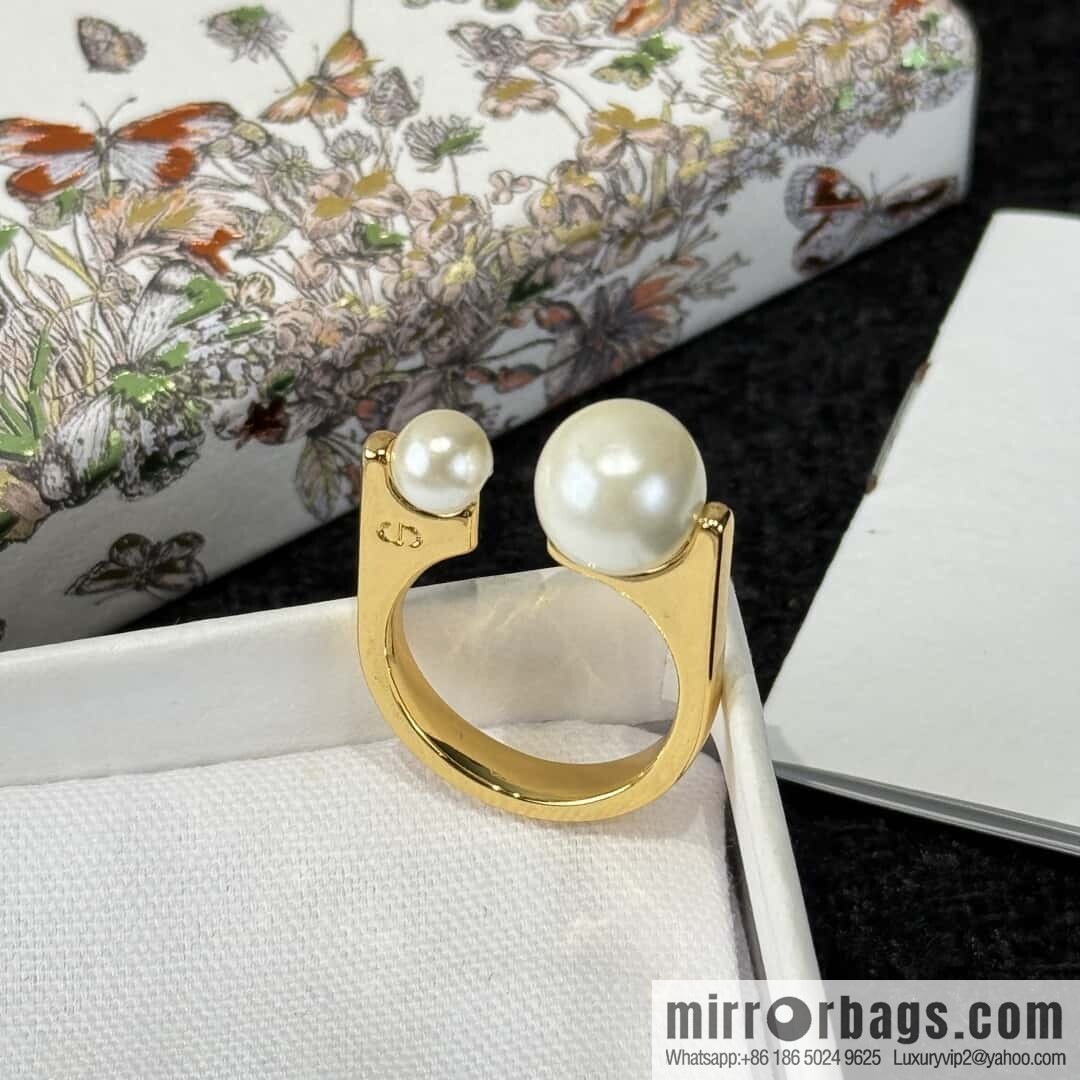 ☀️New ☑️ Dior pearl ring