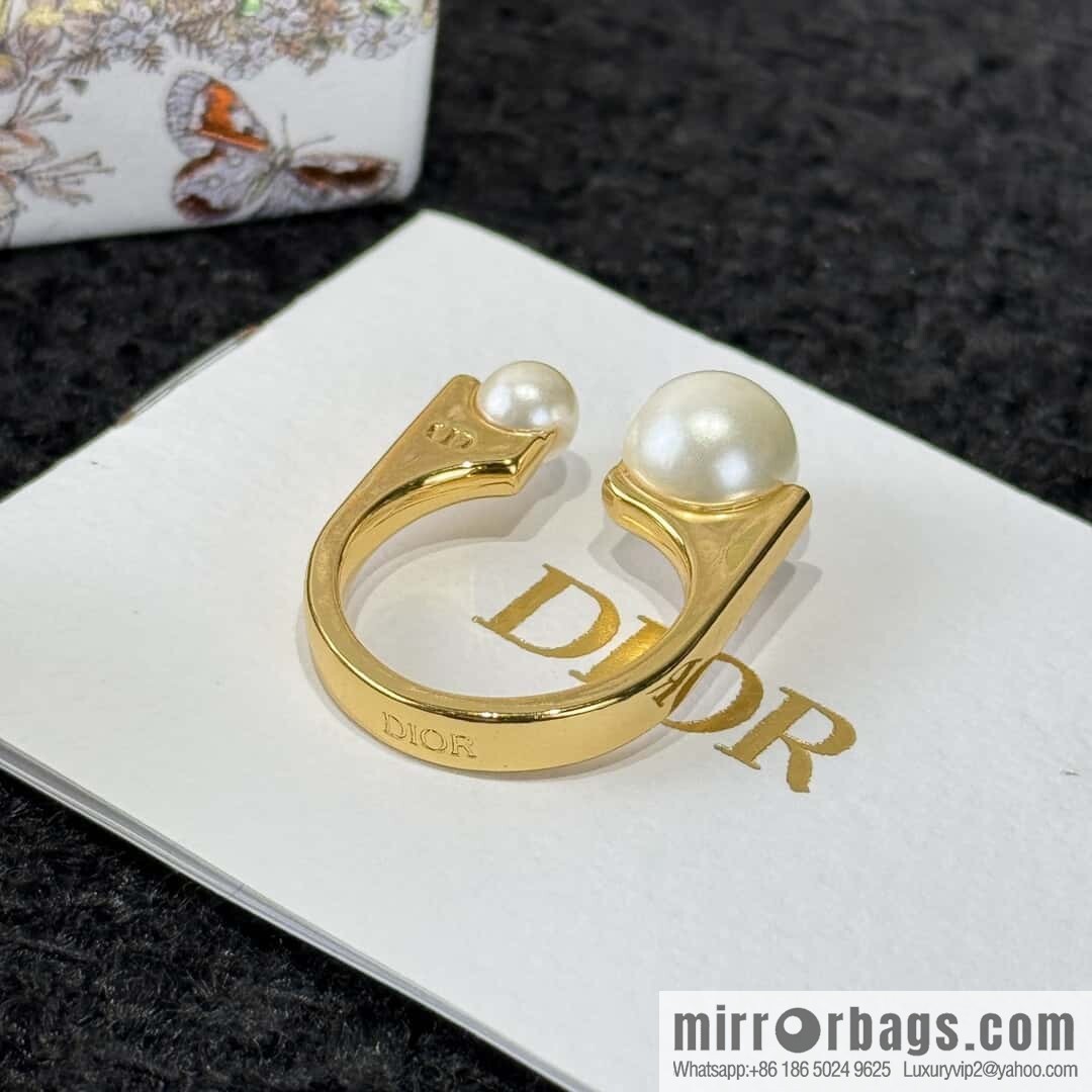 ☀️New ☑️ Dior pearl ring