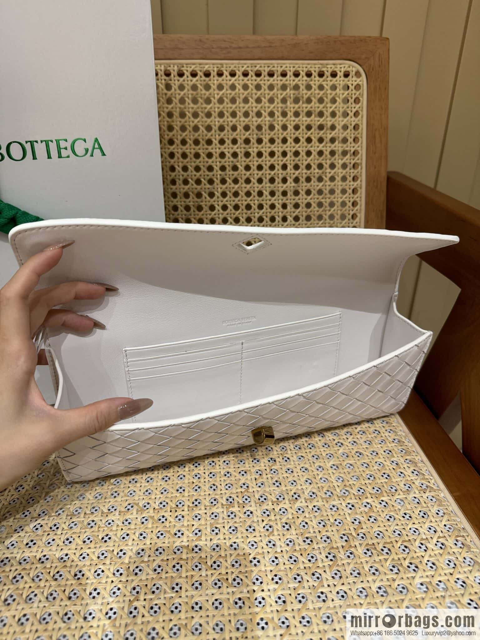 BV Andiamond Clutch 741511 White