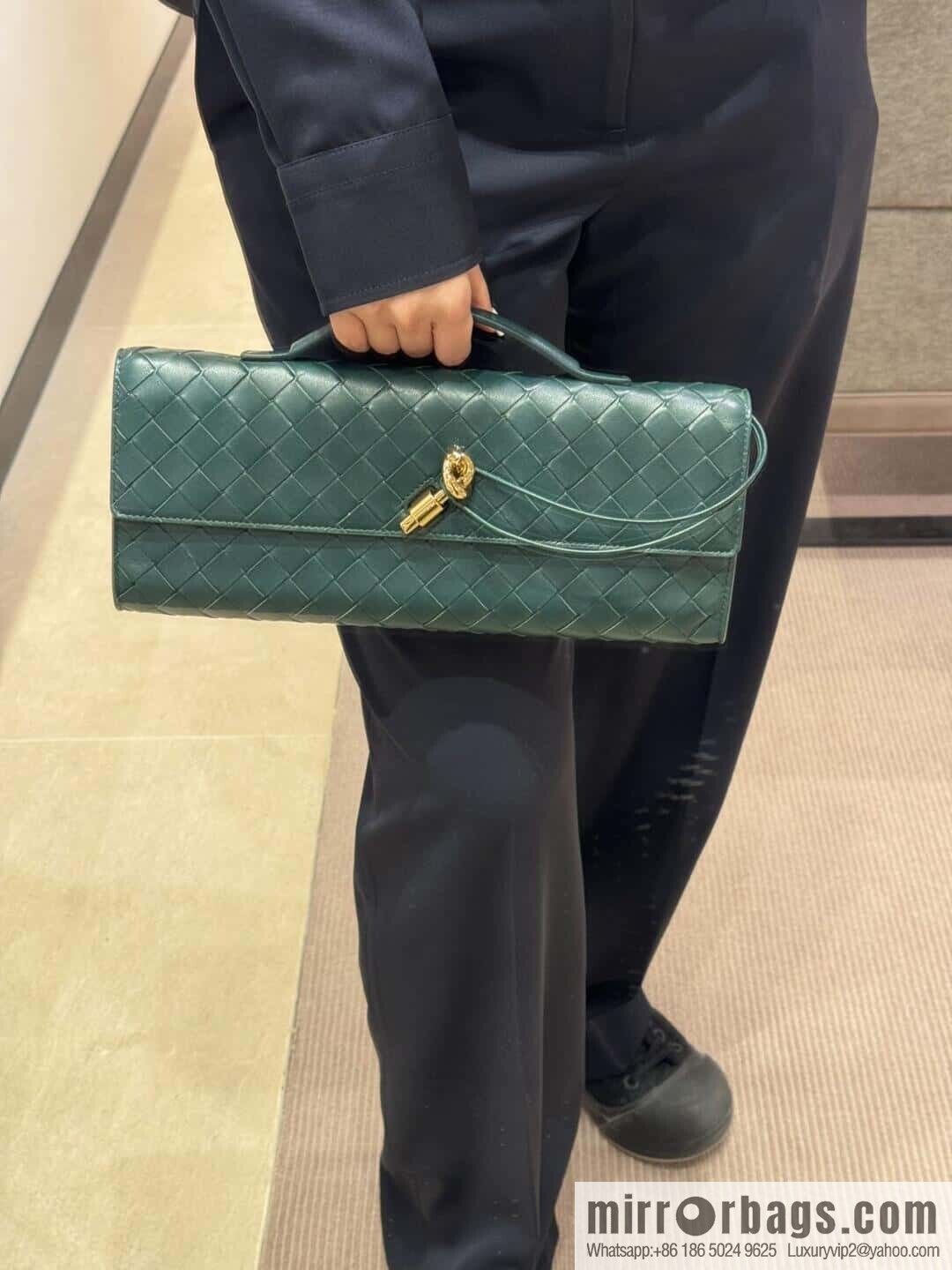 BV Andiamond Clutch 741511 Emerald