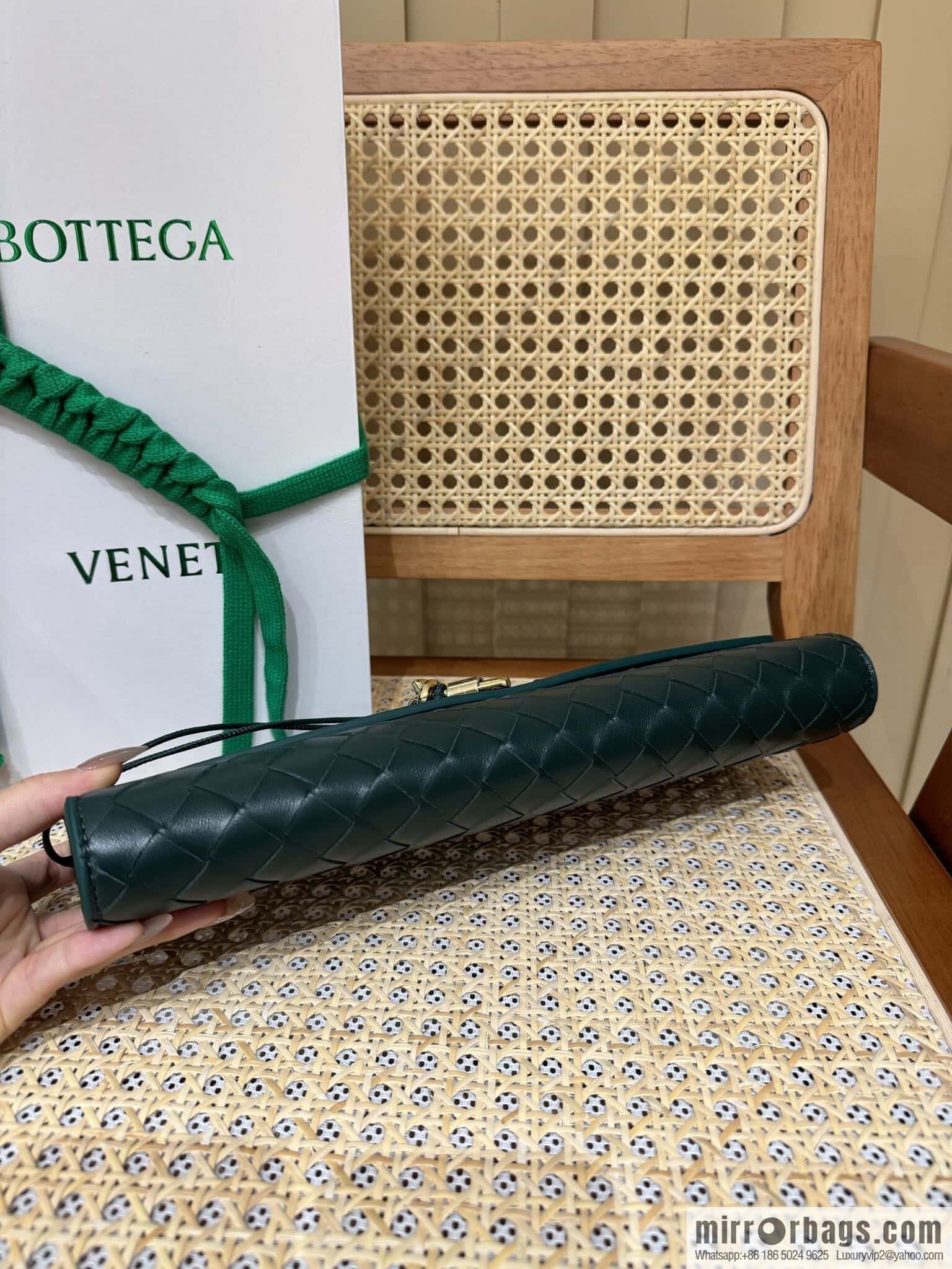 BV Andiamond Clutch 741511 Emerald