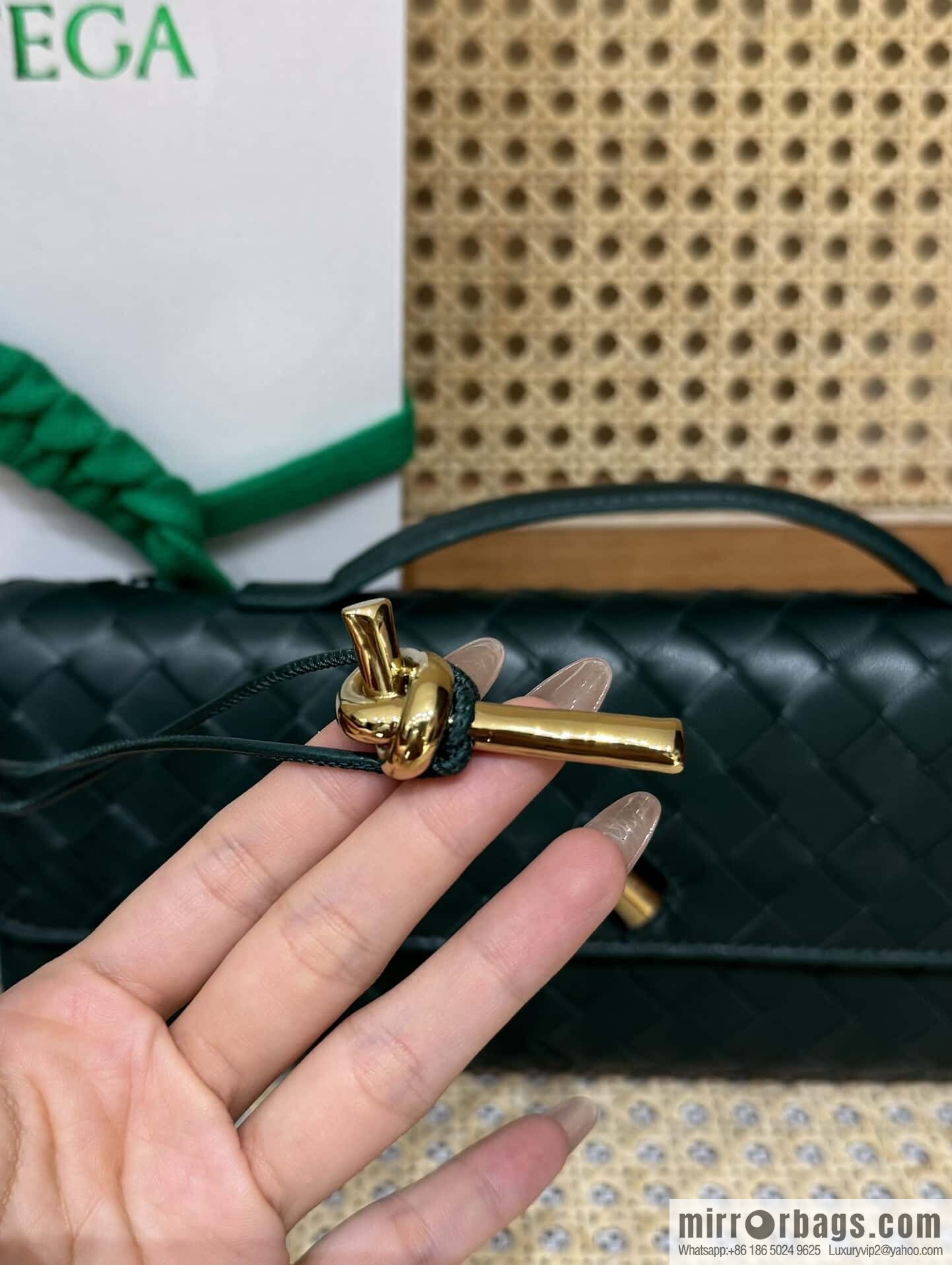 BV Andiamond Clutch 741511 Emerald