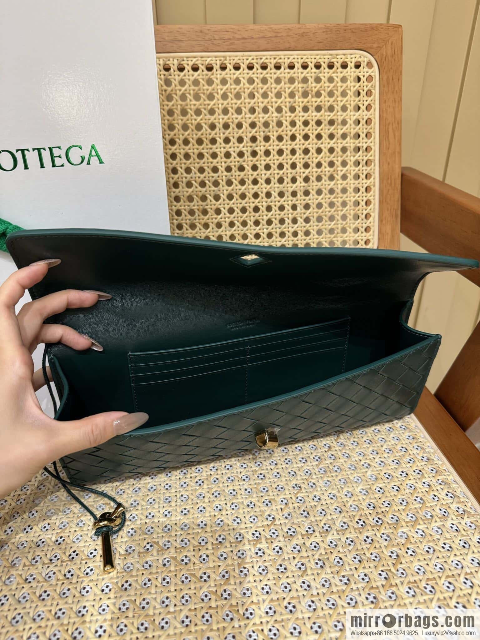 BV Andiamond Clutch 741511 Emerald