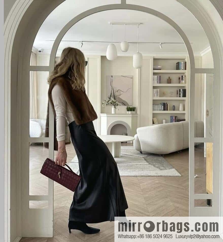 BV Andiamond Clutch 741511 Barolo Burgundy