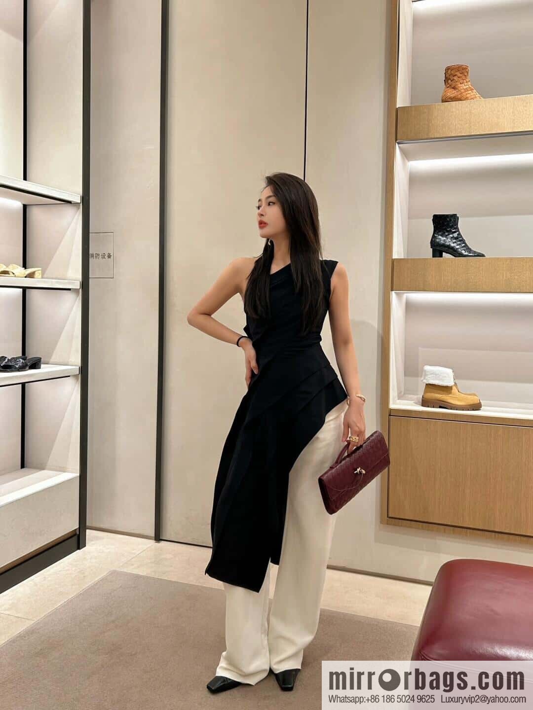 BV Andiamond Clutch 741511 Barolo Burgundy