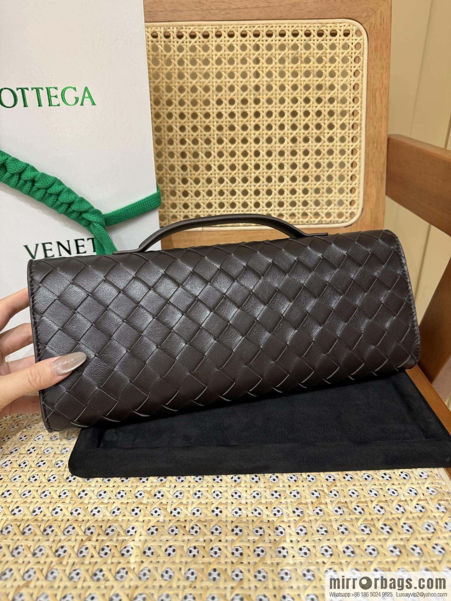 BV Andiamond Clutch 741511 Chocolate Brown