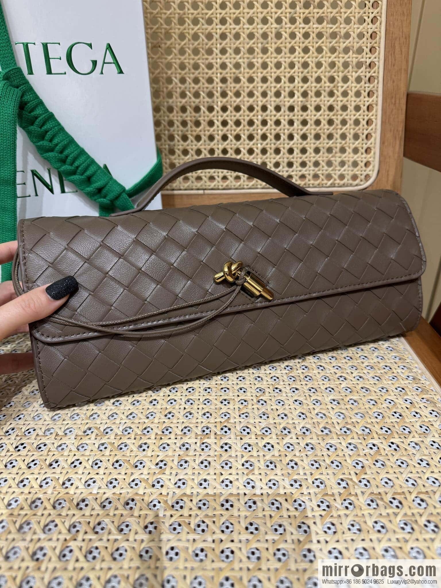 BV Andiamond clutch 741511 pine cone brown