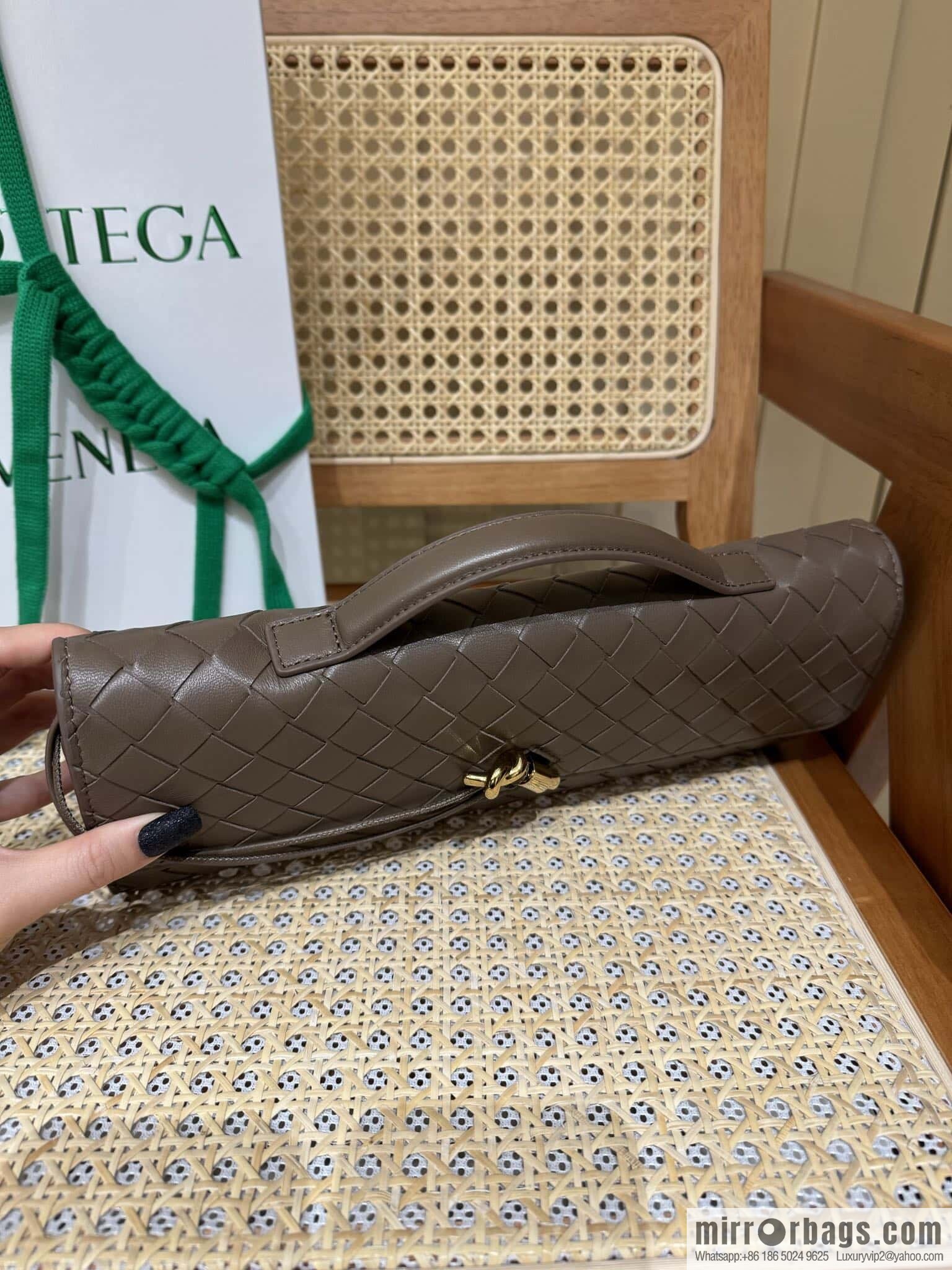 BV Andiamond clutch 741511 pine cone brown