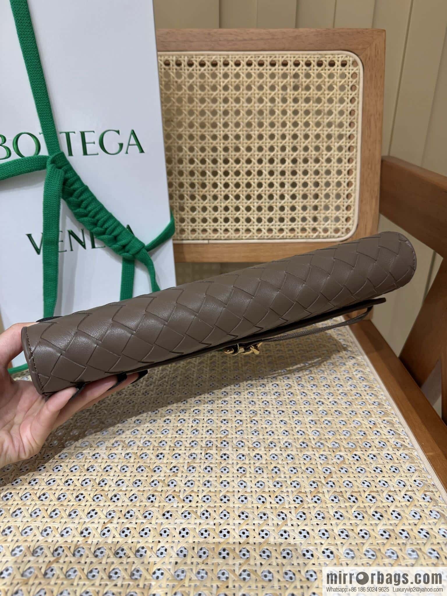 BV Andiamond clutch 741511 pine cone brown