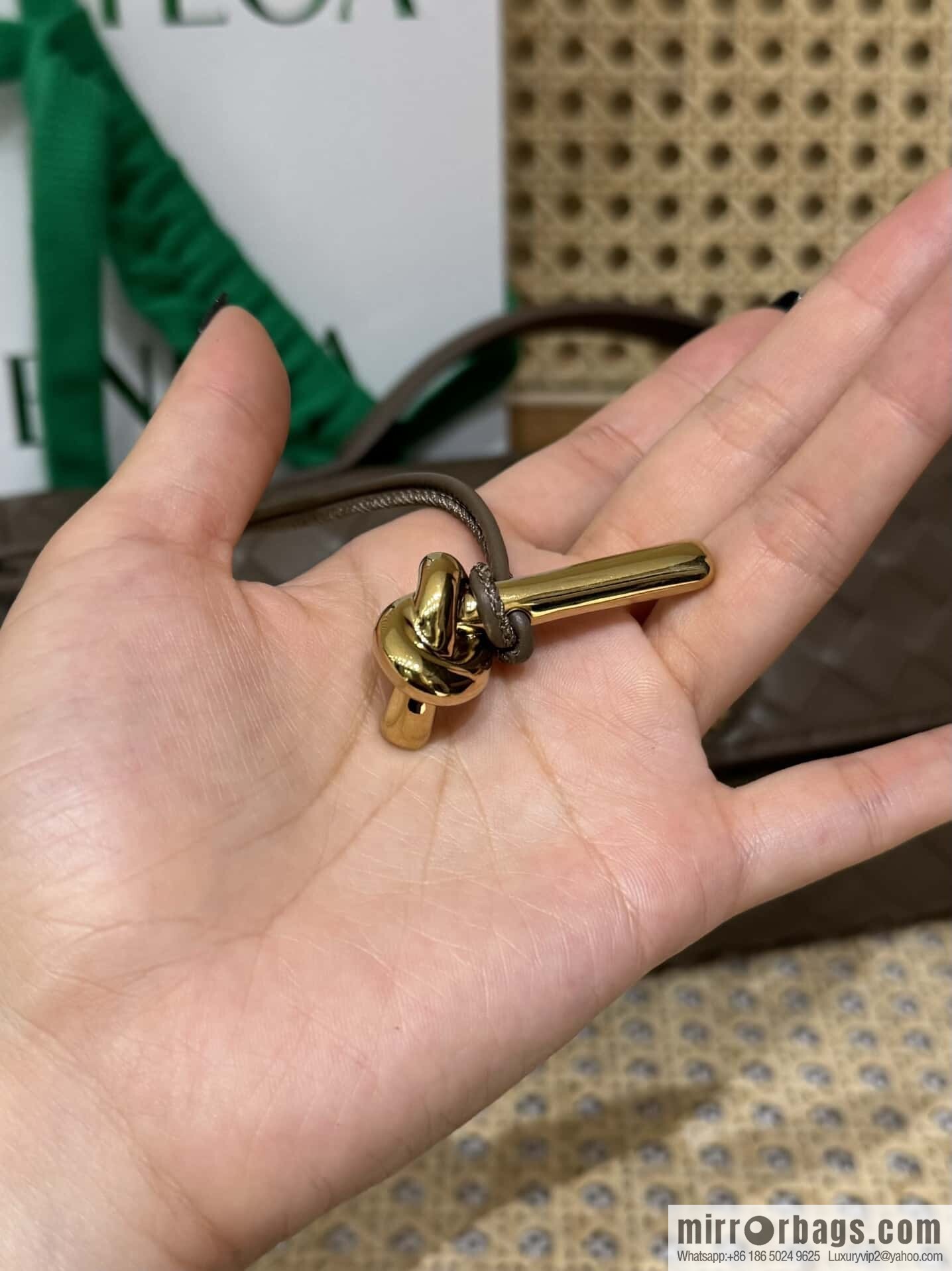 BV Andiamond clutch 741511 pine cone brown