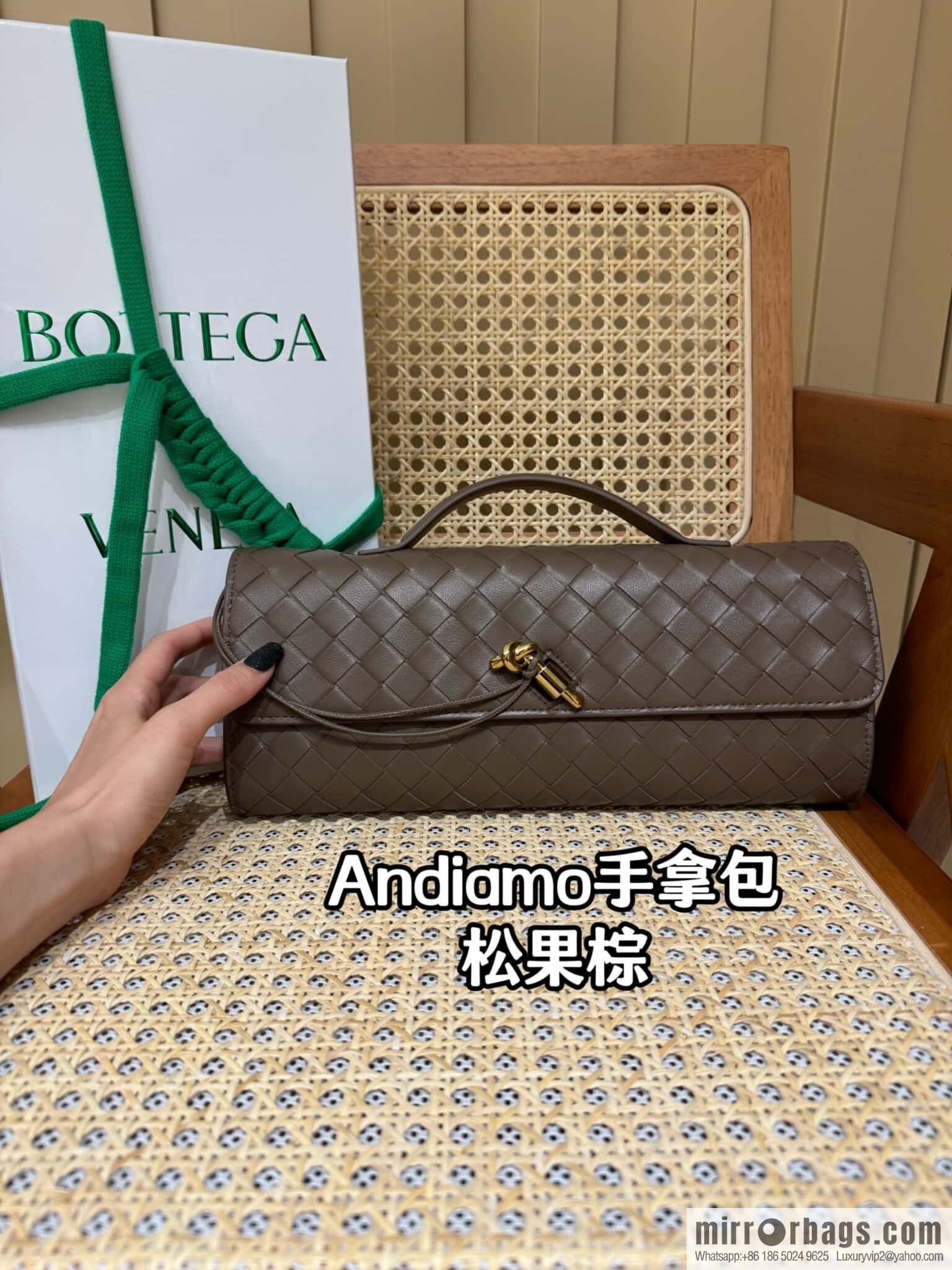 BV Andiamond clutch 741511 pine cone brown