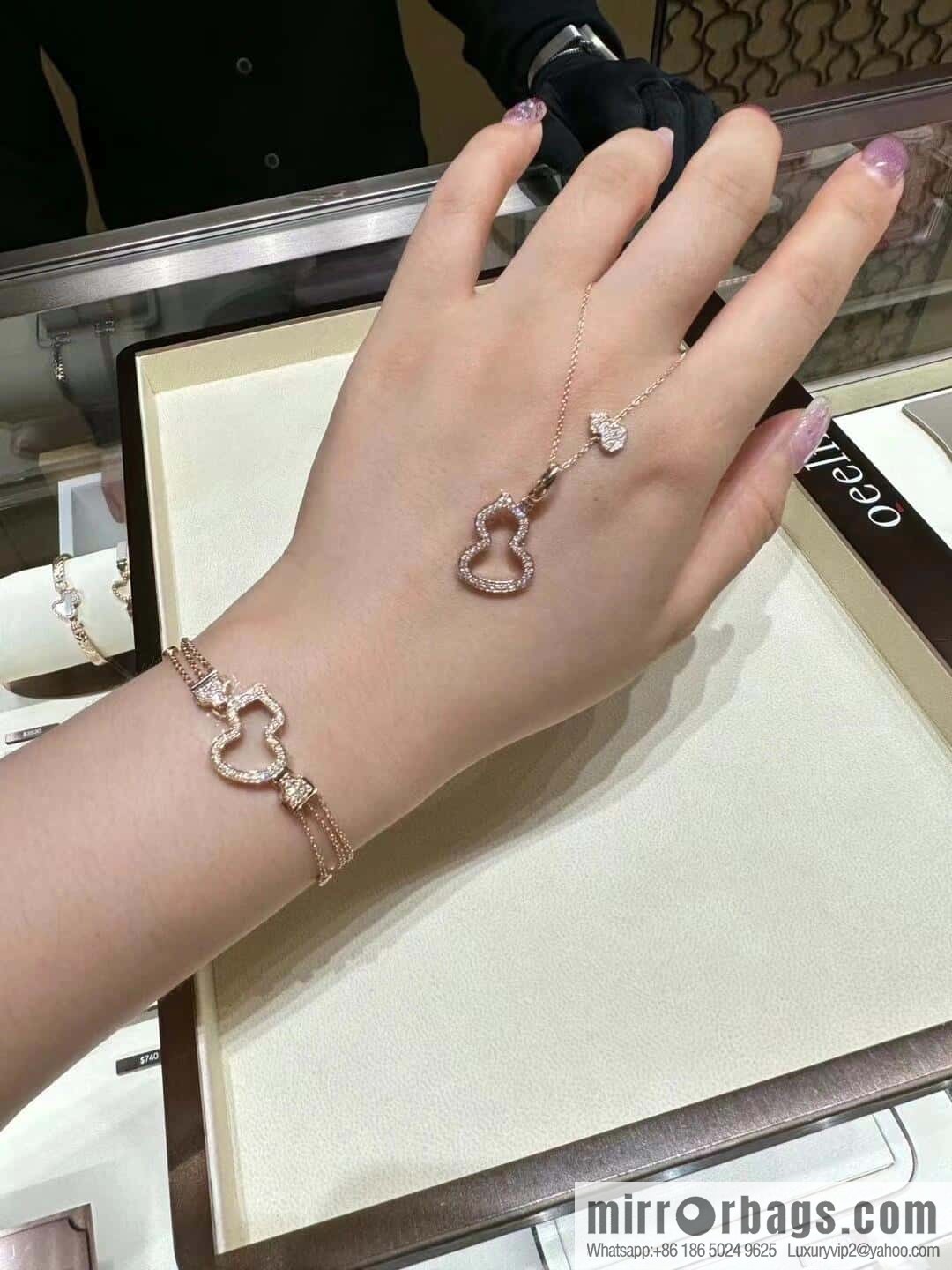 ❗️New ❗️ ☀️ Qeelin Petite Wulu Hollow Gourd Three-layer Bracelet ☀️