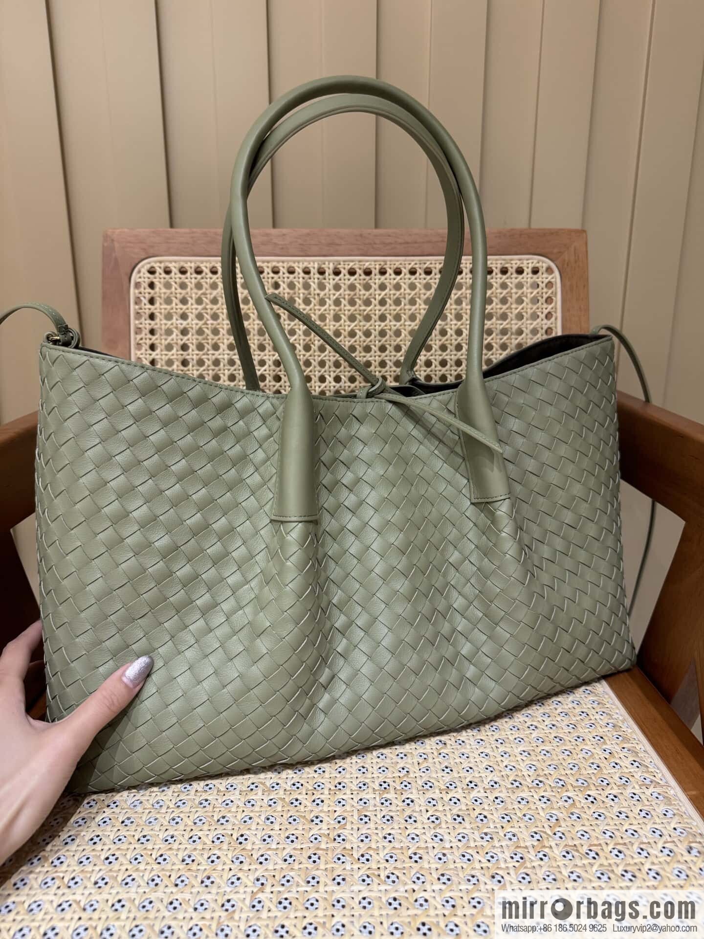 BV Large Pinacoteca Tote Bag 817166 Travertine Green