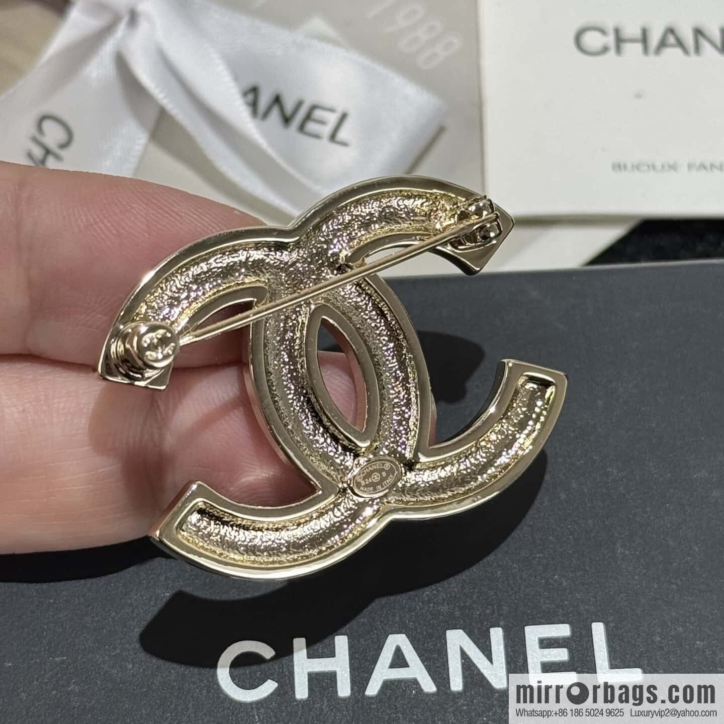 ☀️New ☑️ Chanel Double C Brooch