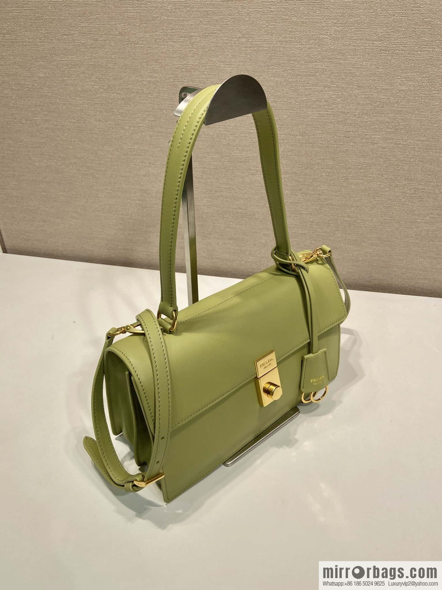 PRADA 🎉 new catwalk model 🎉 1BN023 calfskin 🎉🎉 avocado green