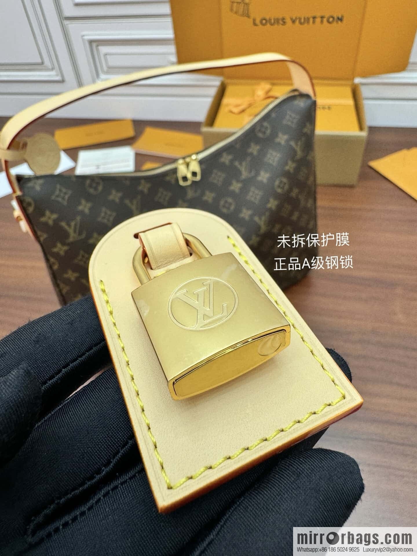 LV M12098 Slouchy MM
