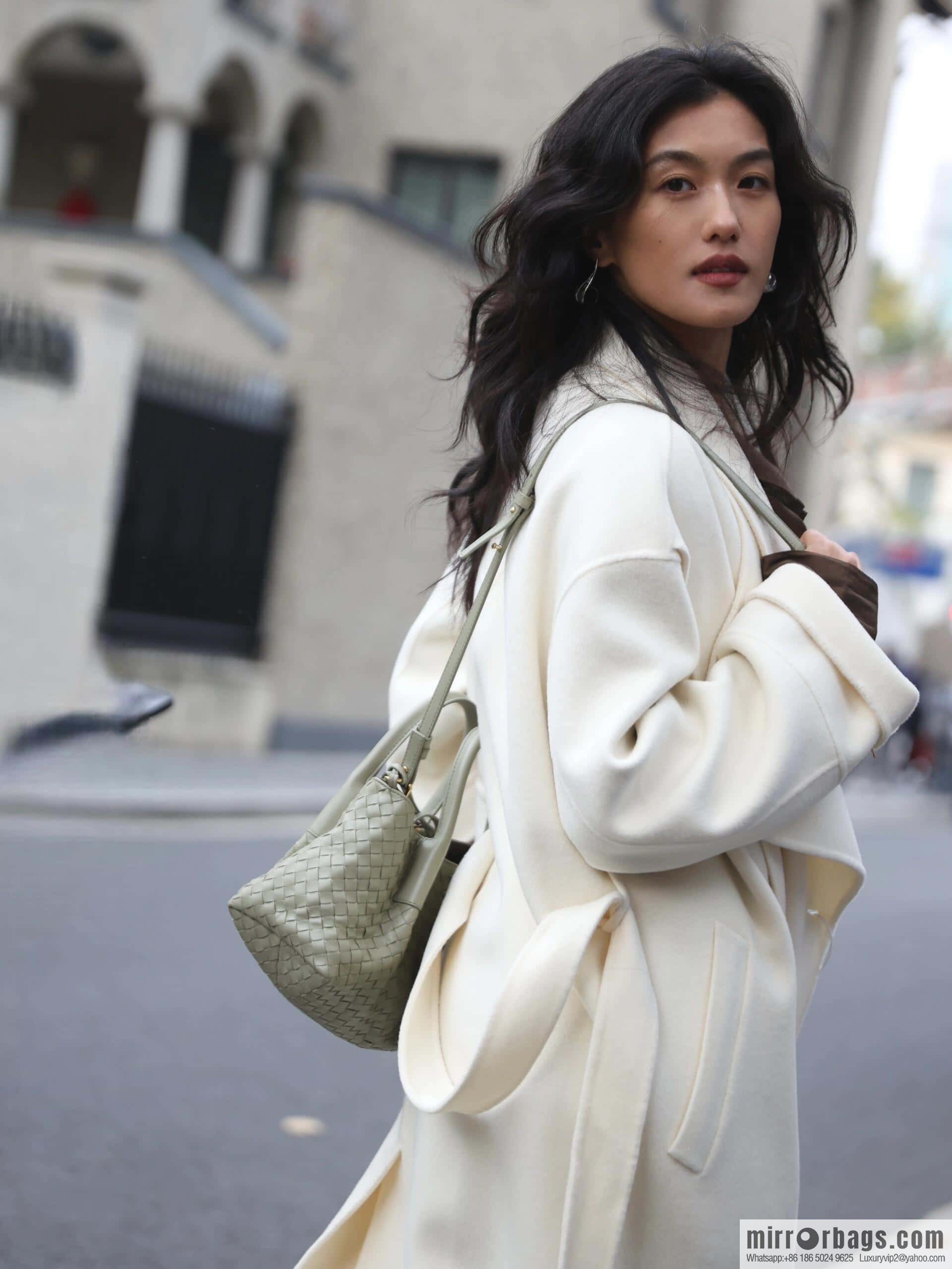 BV small Pinacoteca tote bag, travertine green 819004