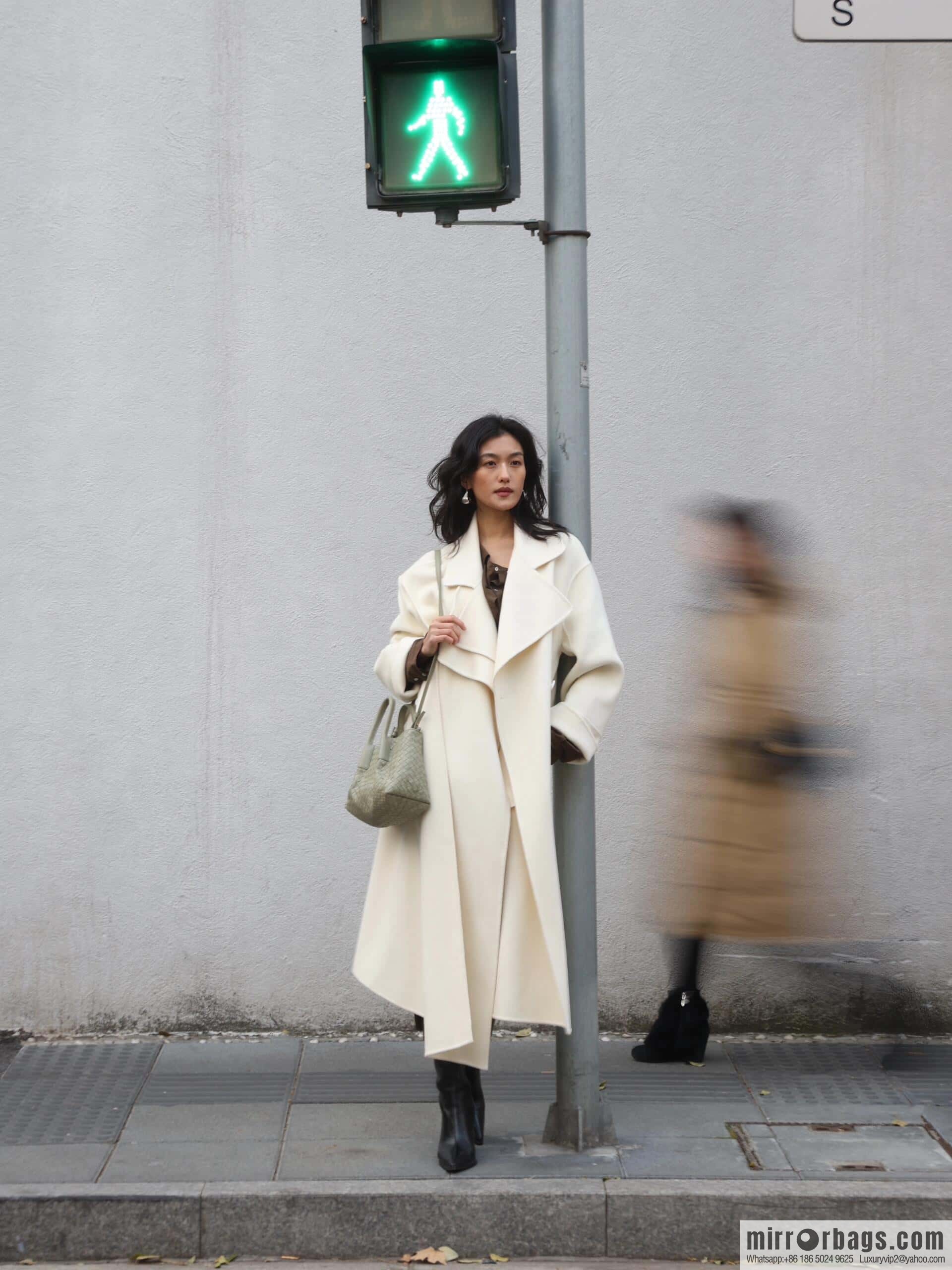 BV small Pinacoteca tote bag, travertine green 819004