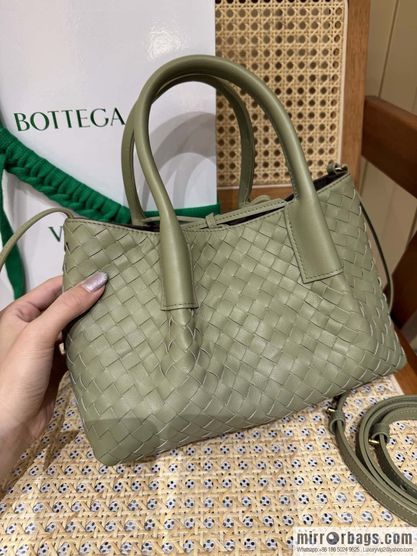 BV small Pinacoteca tote bag, travertine green 819004