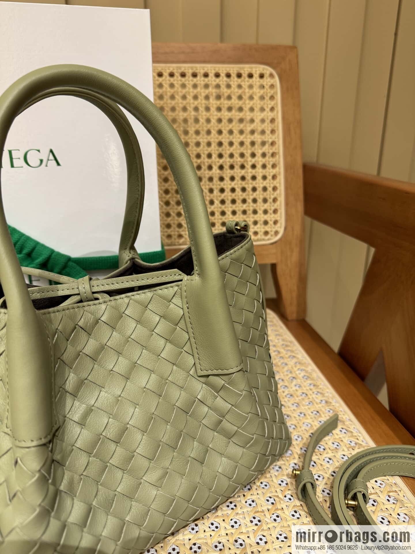 BV small Pinacoteca tote bag, travertine green 819004