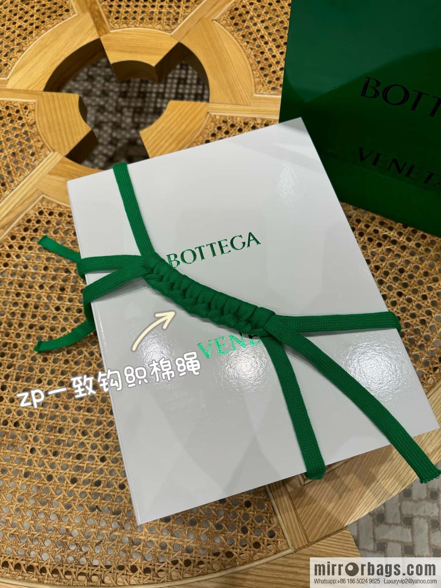 BV small Pinacoteca tote bag, travertine green 819004