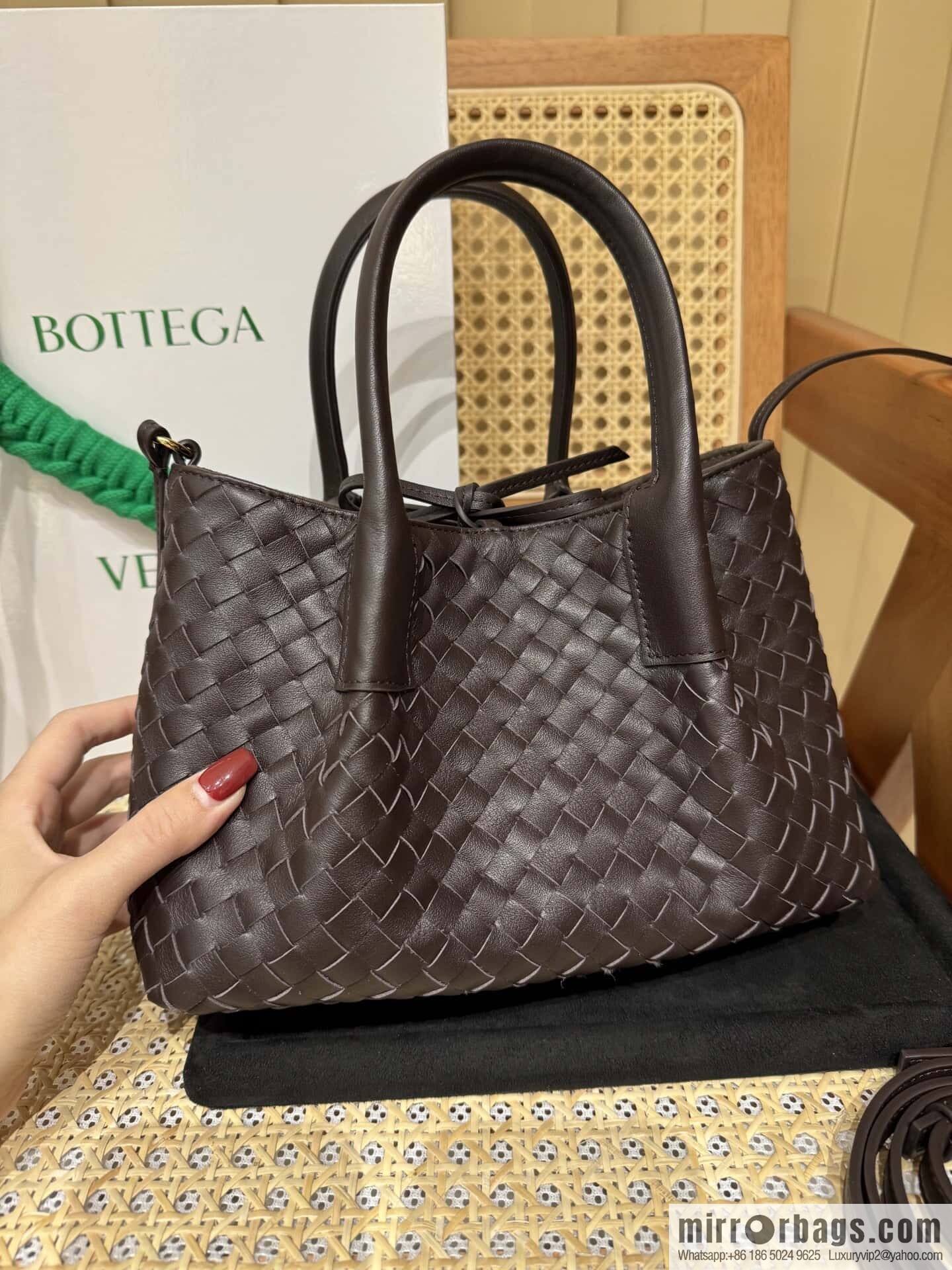 BV small Pinacoteca tote bag, chocolate brown 819004