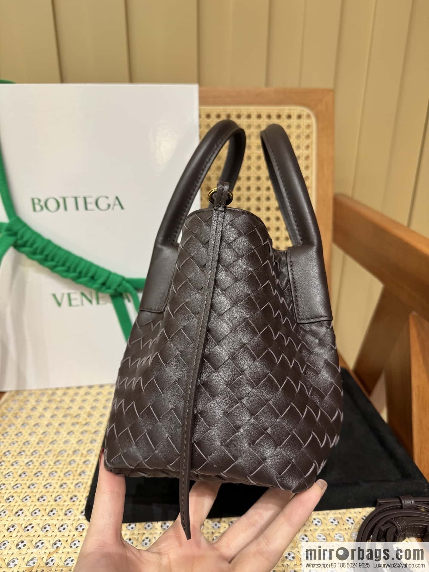 BV small Pinacoteca tote bag, chocolate brown 819004