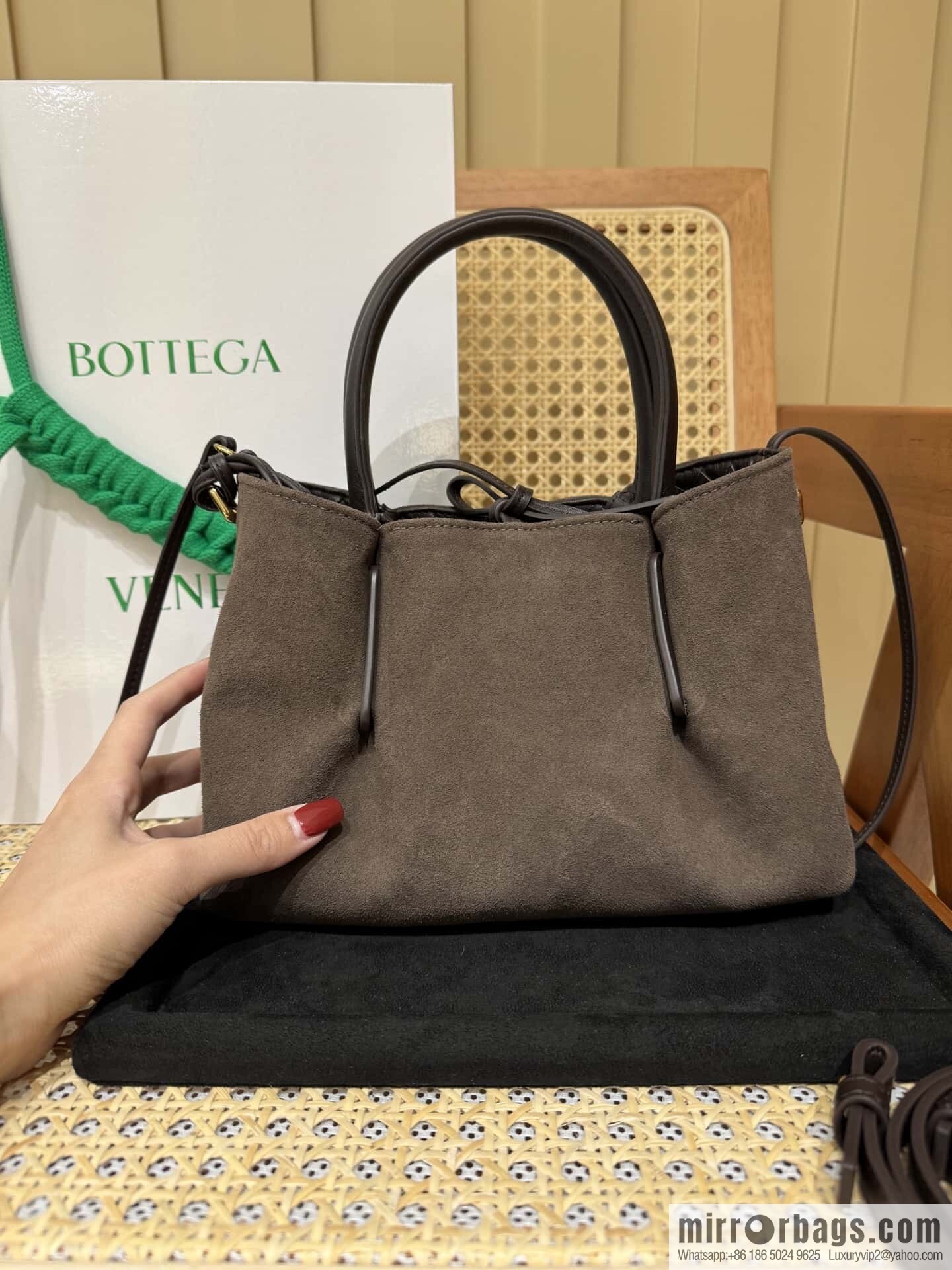 BV small Pinacoteca tote bag, chocolate brown 819004