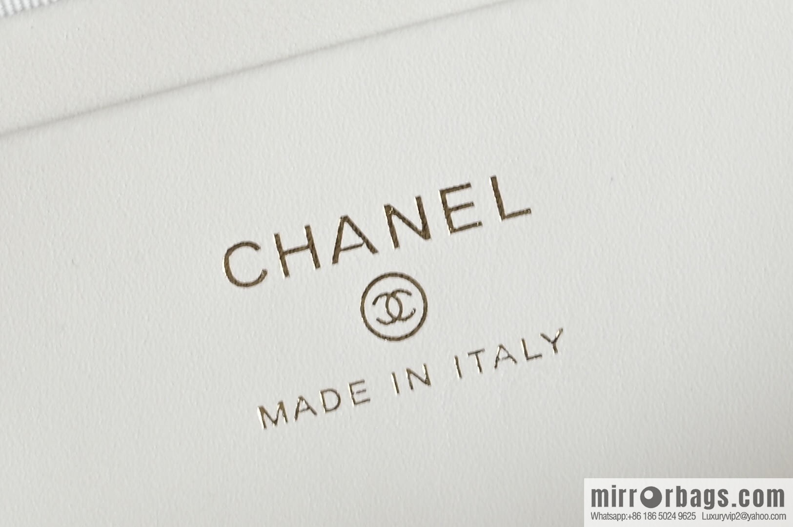 CHANEL 25C Box clutch AP4385 white