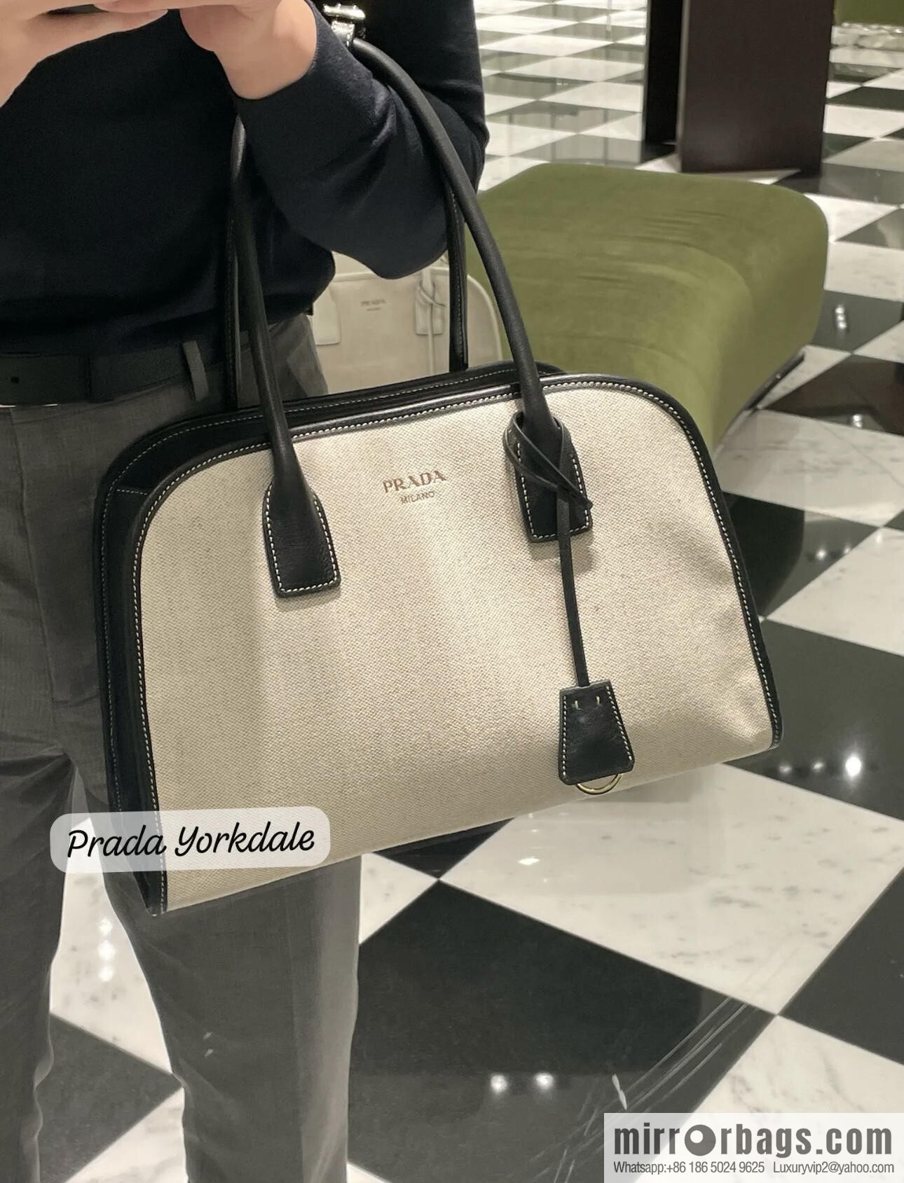 PRADA's new tote bag 1BG572