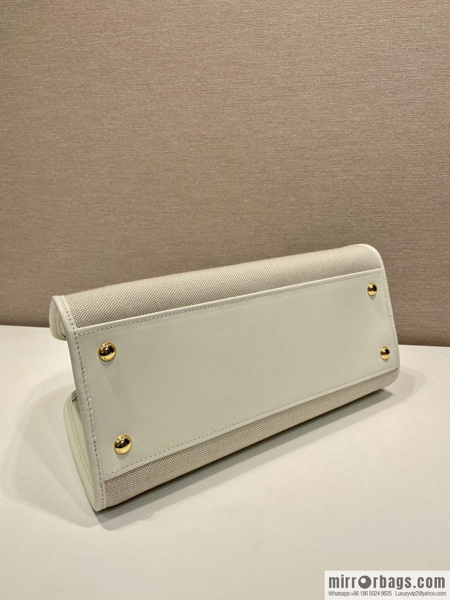 PRADA's new tote bag 1BG572