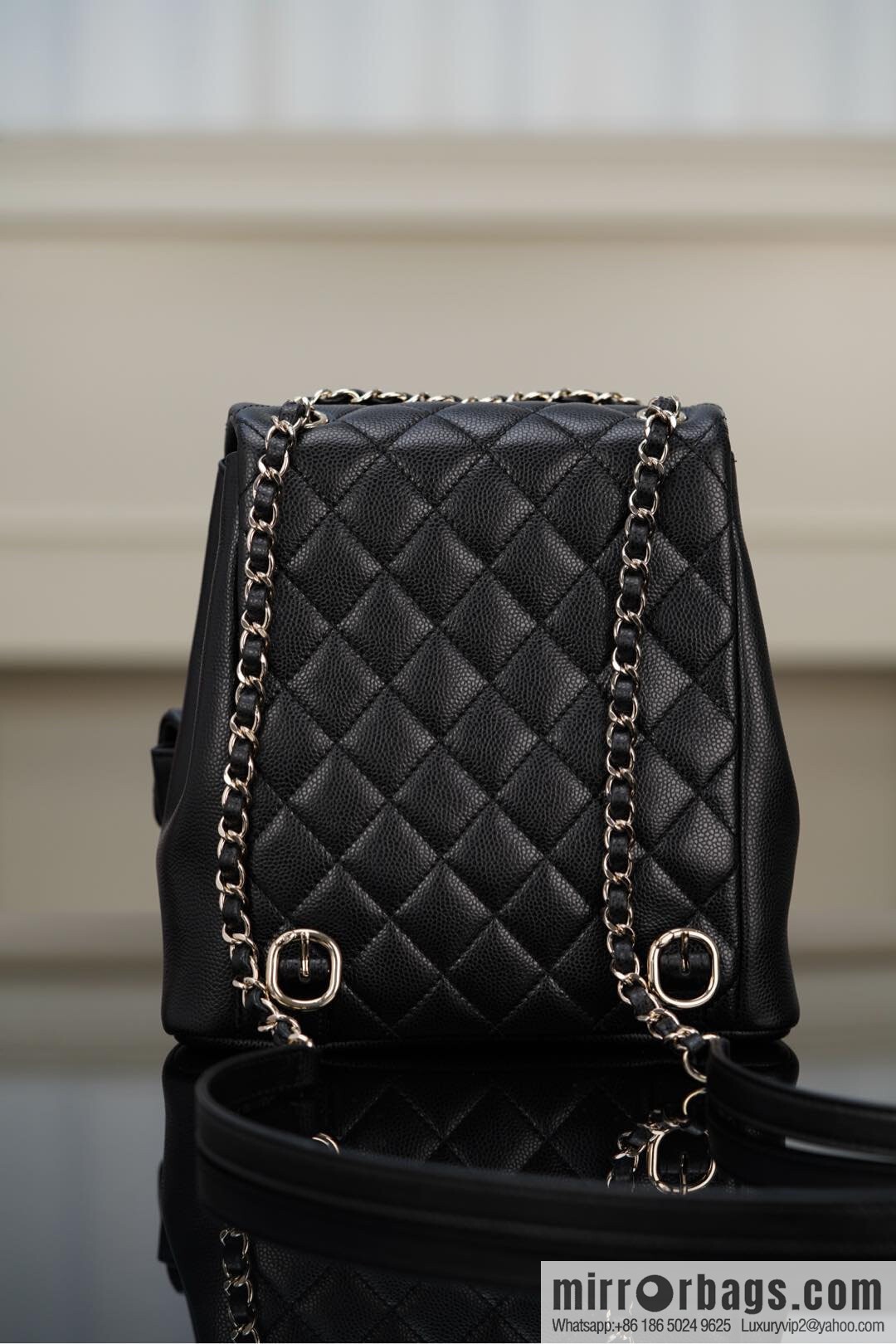 𝗖𝗛𝗔𝗡𝗘𝗟 23P new Duma shoulder, cowhide, medium black 🔛 AS3860