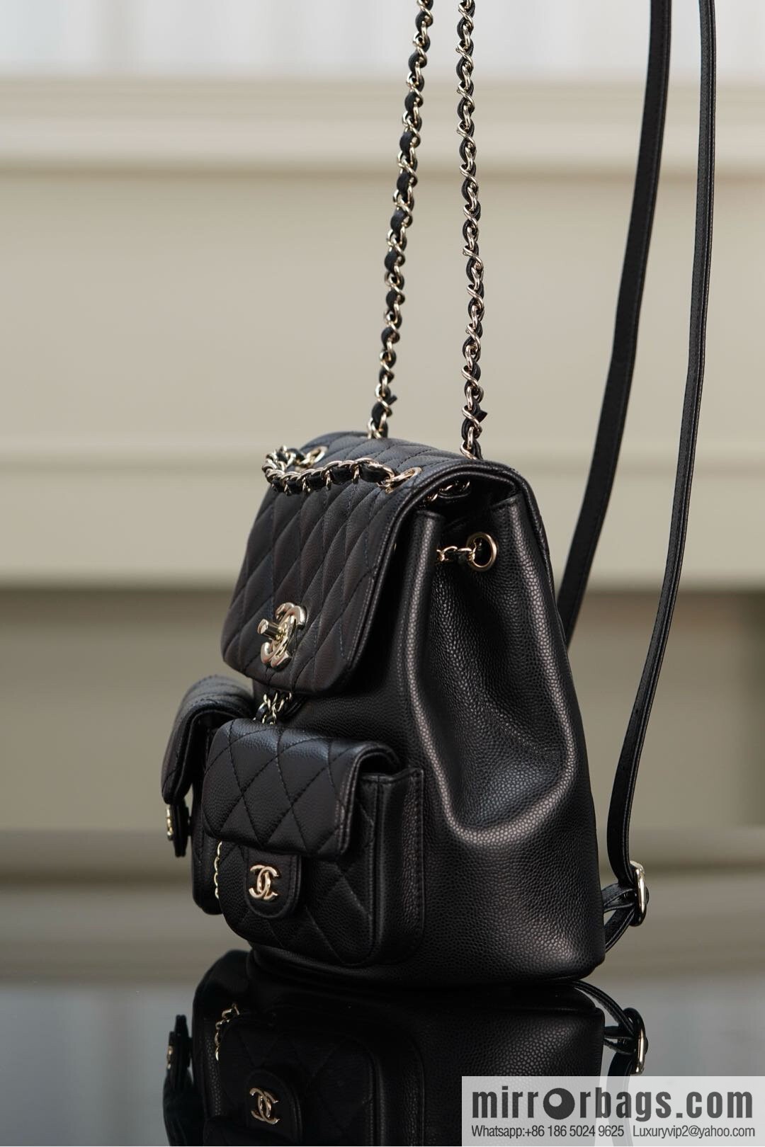 𝗖𝗛𝗔𝗡𝗘𝗟 23P new Duma shoulder, cowhide, medium black 🔛 AS3860