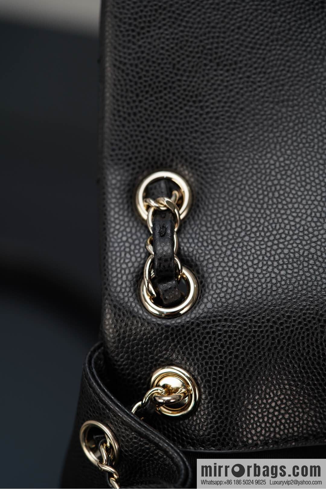 𝗖𝗛𝗔𝗡𝗘𝗟 23P new Duma shoulder, cowhide, medium black 🔛 AS3860