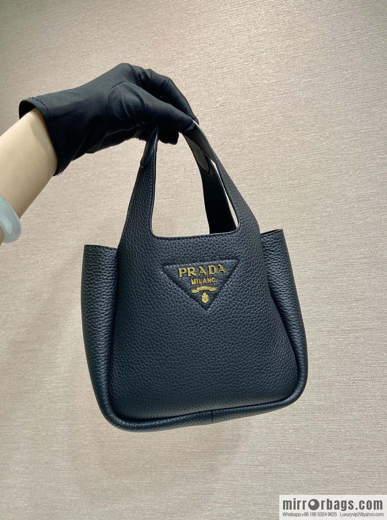 PRADA 🎉 mini basket 🎉 1BA349 🎉🎉 gold 😘😘 black