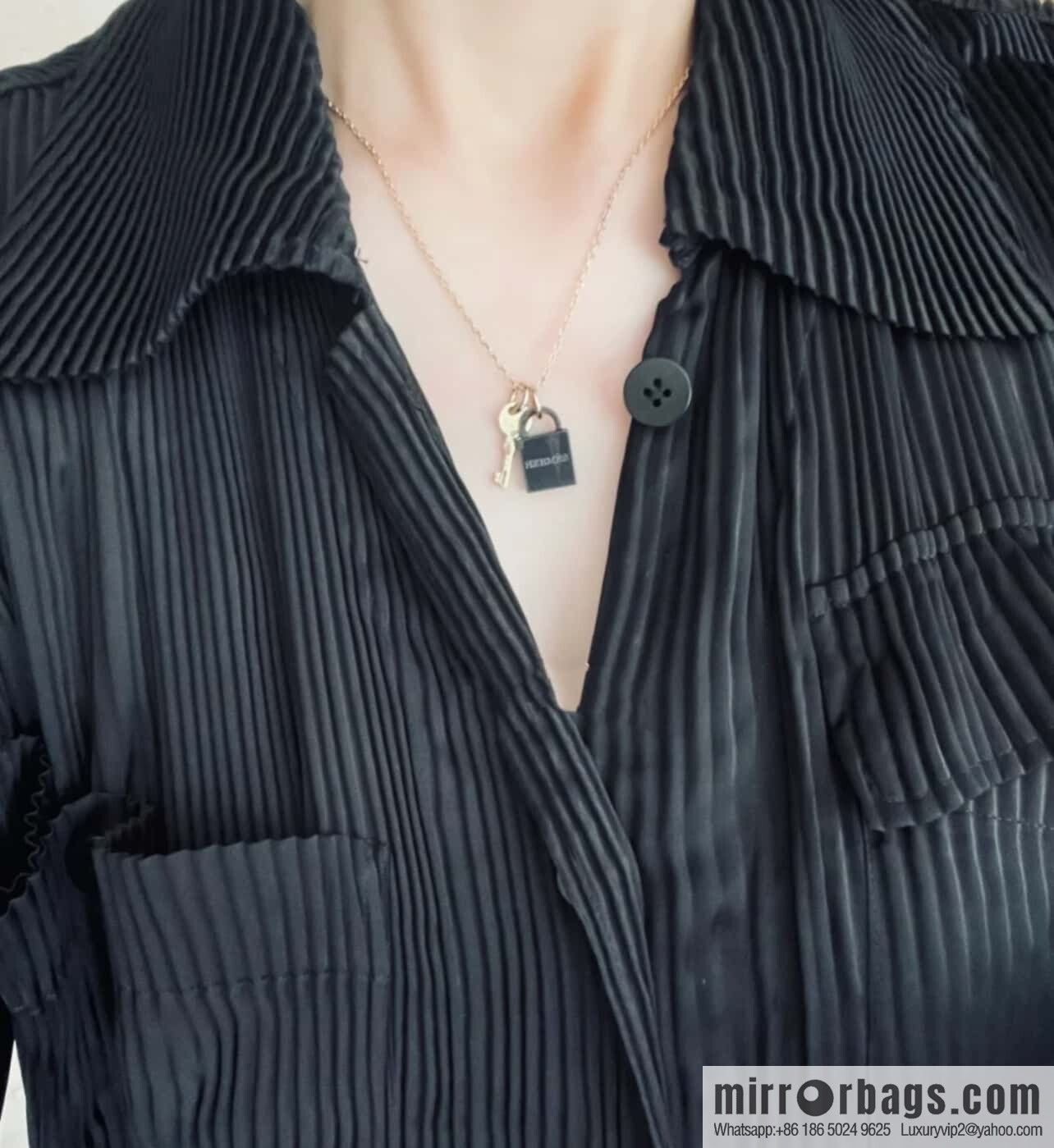 ❗️New ❗️ ☀️ Hermès HERMES Buffalo Horn Amulette Padlock Key Necklace ☀️