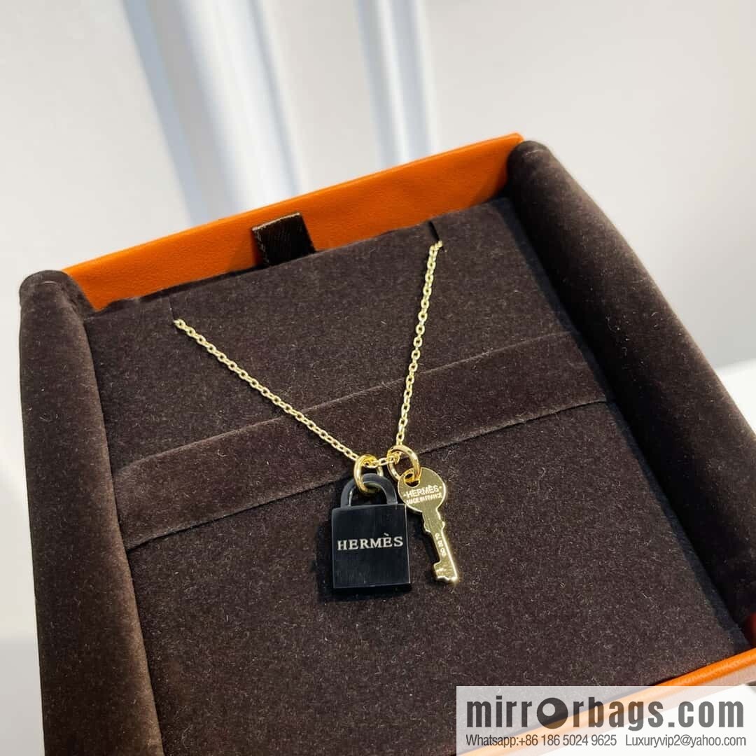 ❗️New ❗️ ☀️ Hermès HERMES Buffalo Horn Amulette Padlock Key Necklace ☀️