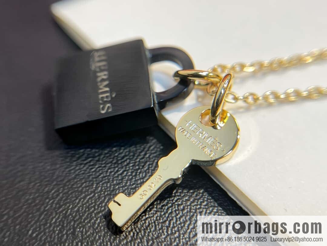 ❗️New ❗️ ☀️ Hermès HERMES Buffalo Horn Amulette Padlock Key Necklace ☀️