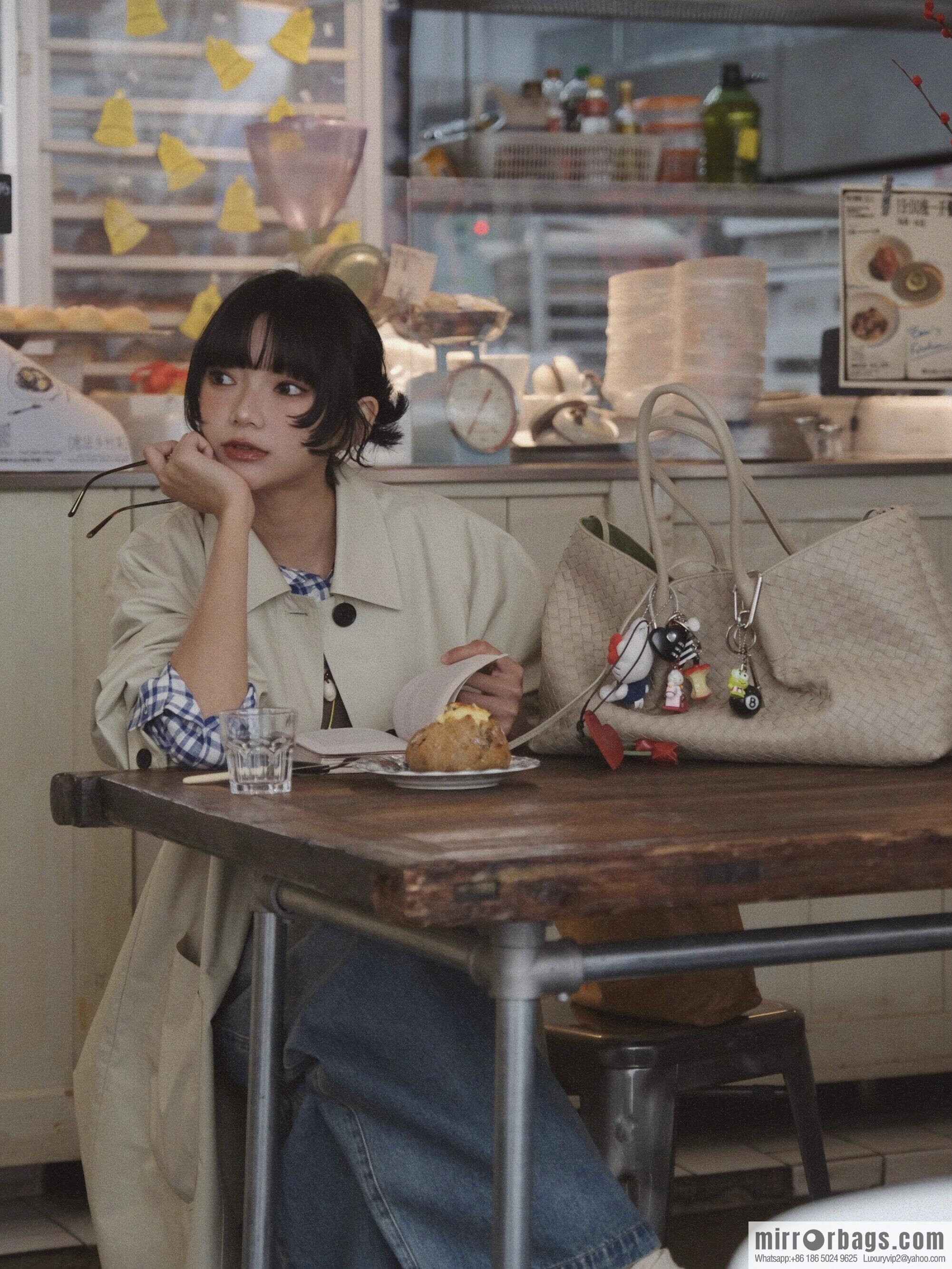 BV Large Pinacoteca Tote Bag 817166 Hazel