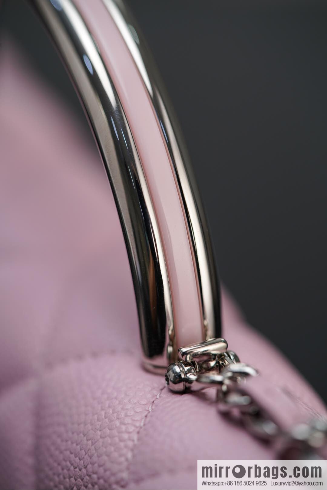 𝐂𝐡𝐚𝐧𝐞𝐥 𝟐𝟓𝐏 hidden model, handle organ bag, light powder 💗 AP3705