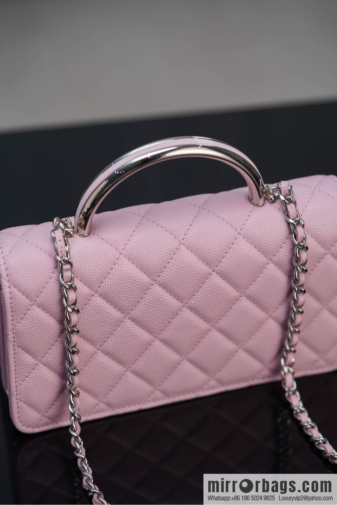 𝐂𝐡𝐚𝐧𝐞𝐥 𝟐𝟓𝐏 hidden model, handle organ bag, light powder 💗 AP3705