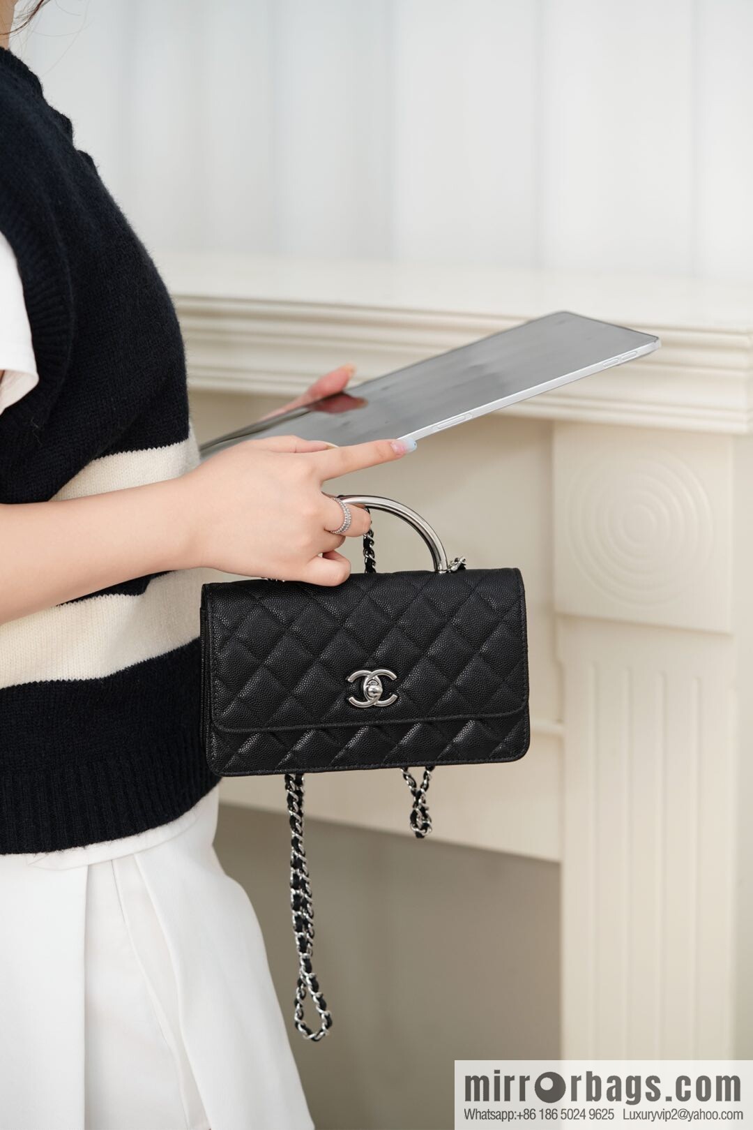 𝐂𝐡𝐚𝐧𝐞𝐥 𝟐𝟓𝐏 Handle Organ Bag, Black 🖤 Litchi Cow AP3705