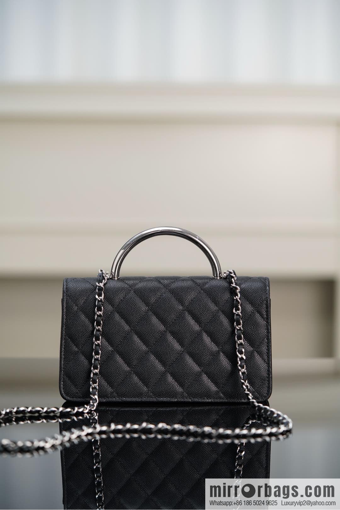 𝐂𝐡𝐚𝐧𝐞𝐥 𝟐𝟓𝐏 Handle Organ Bag, Black 🖤 Litchi Cow AP3705