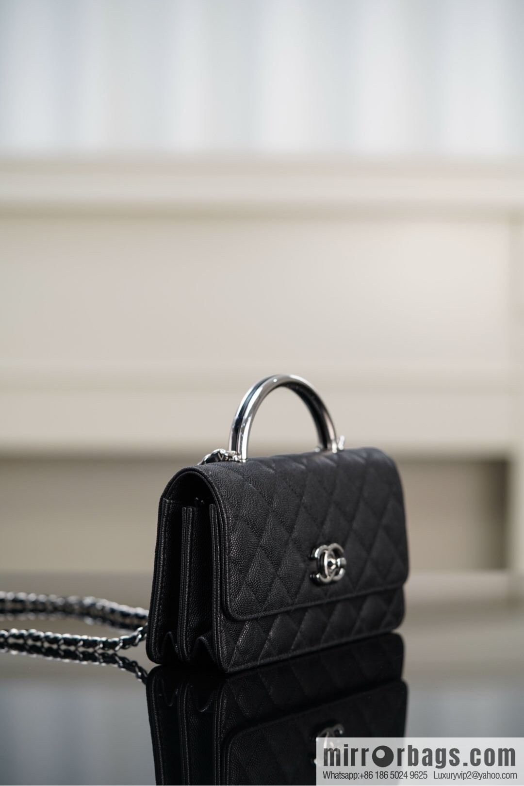 𝐂𝐡𝐚𝐧𝐞𝐥 𝟐𝟓𝐏 Handle Organ Bag, Black 🖤 Litchi Cow AP3705