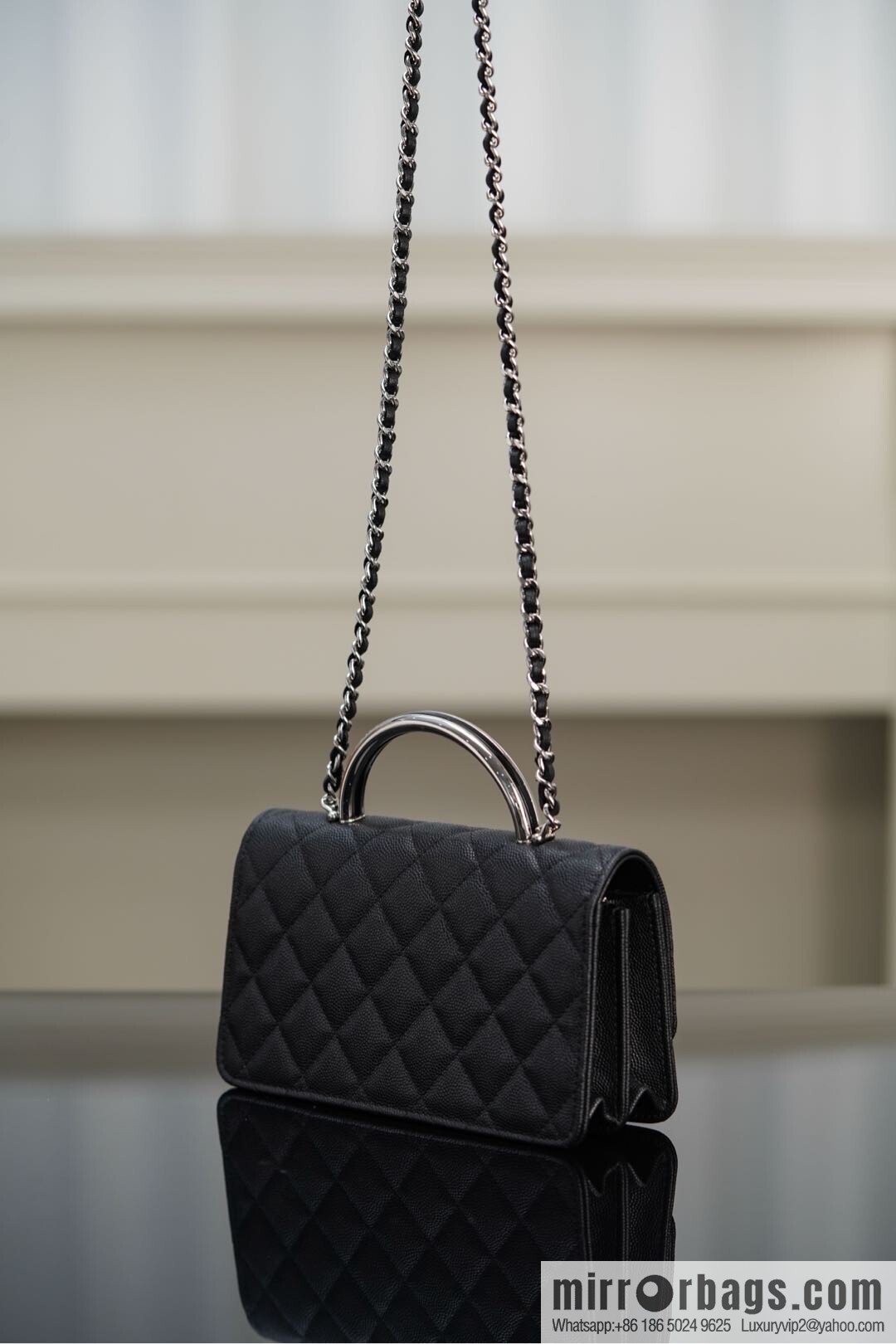 𝐂𝐡𝐚𝐧𝐞𝐥 𝟐𝟓𝐏 Handle Organ Bag, Black 🖤 Litchi Cow AP3705