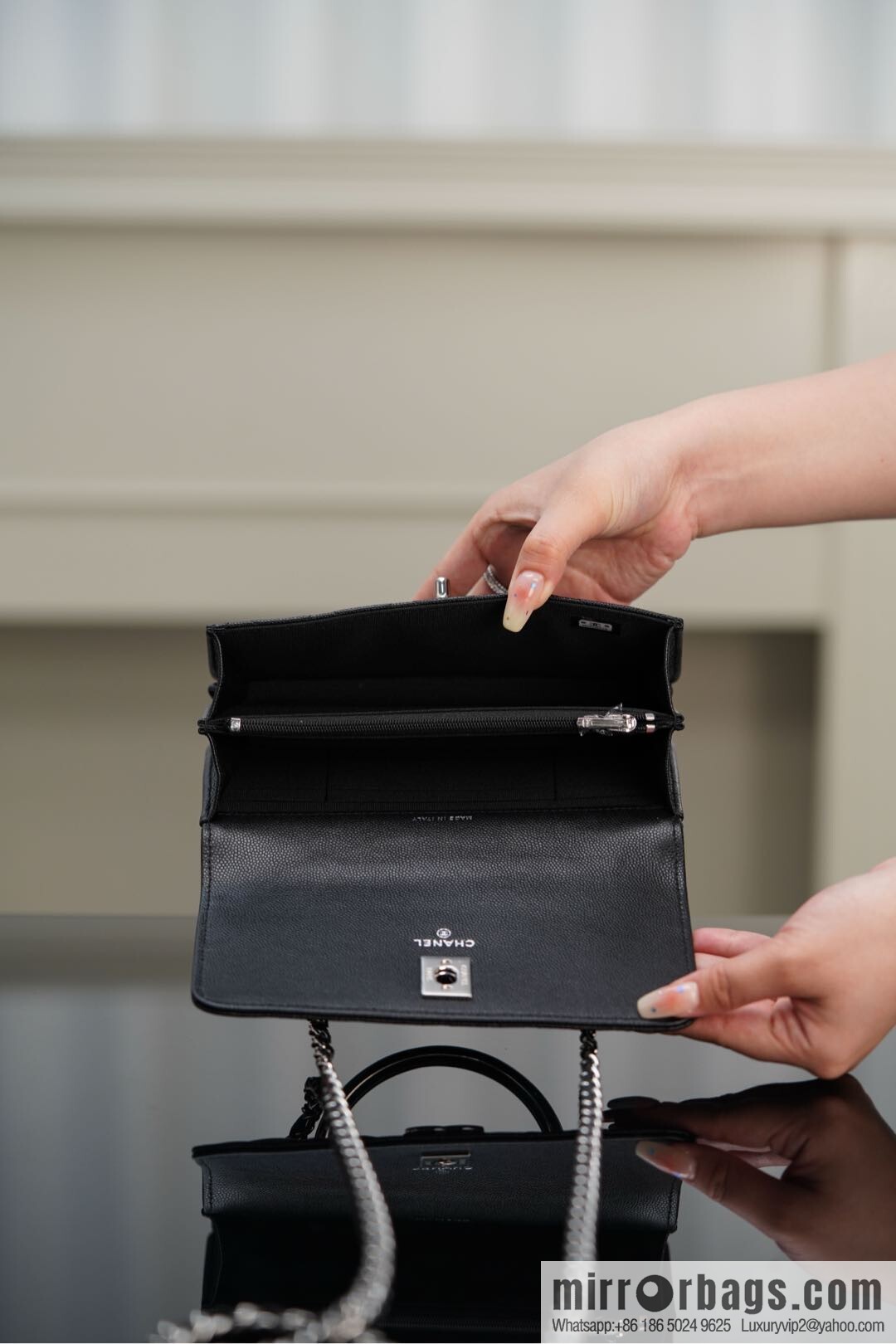 𝐂𝐡𝐚𝐧𝐞𝐥 𝟐𝟓𝐏 Handle Organ Bag, Black 🖤 Litchi Cow AP3705