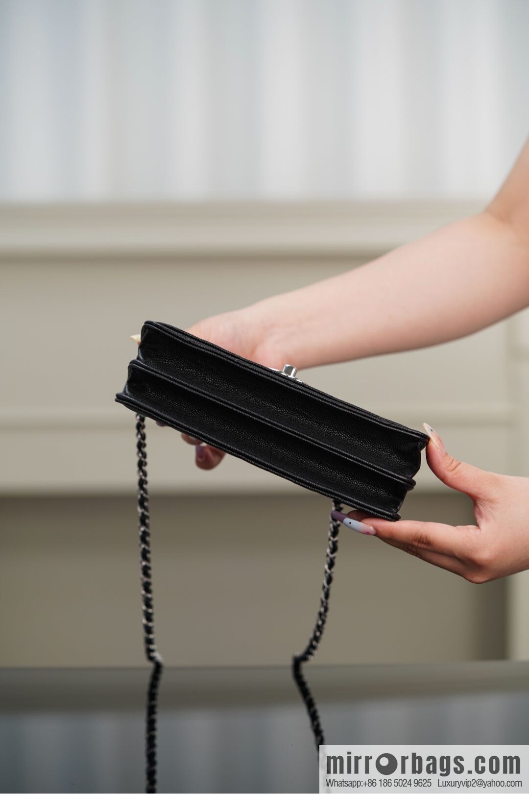 𝐂𝐡𝐚𝐧𝐞𝐥 𝟐𝟓𝐏 Handle Organ Bag, Black 🖤 Litchi Cow AP3705